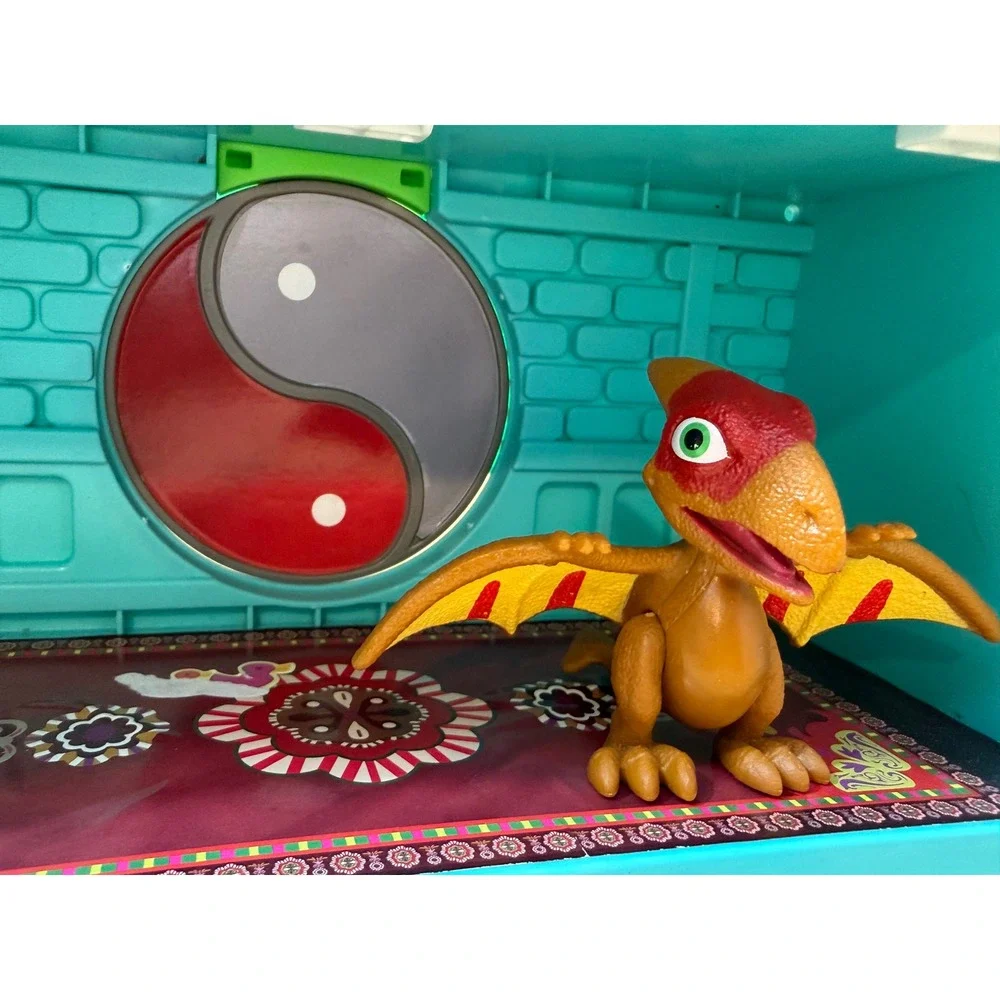 TMNT Half-Shell Heroes Chinatown Playset with Raphael and Dinosaur Figures